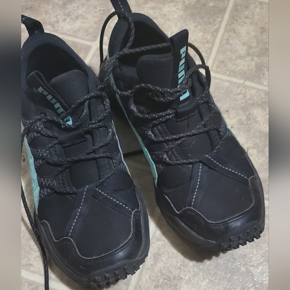 Women Puma sneakers/runners black and green. - Picture 6 of 6